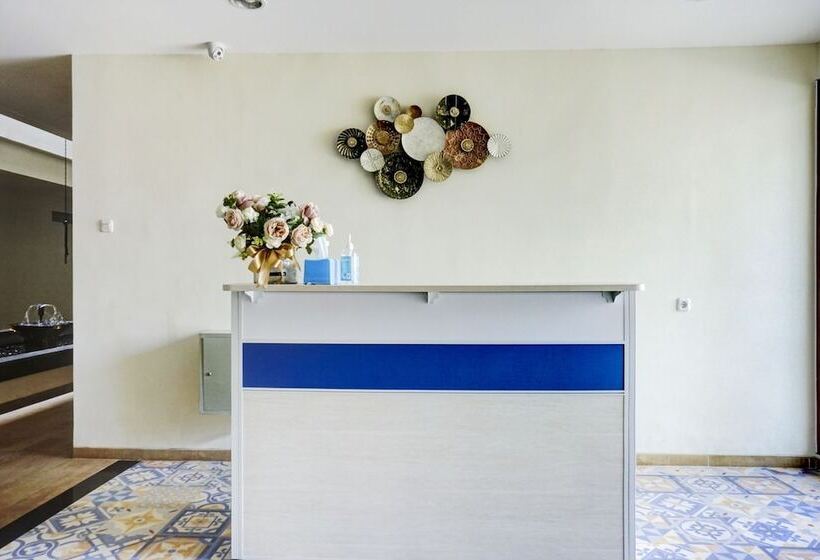 Hotel Oyo 90629 The Home Srengseng