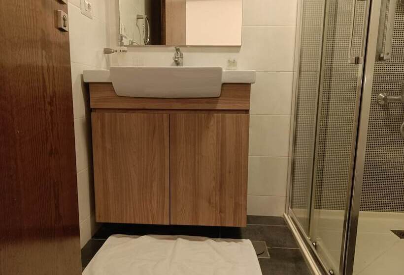 هتل Shade Suites And Studios