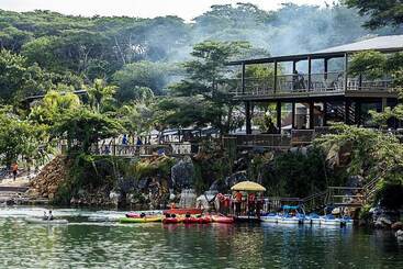 هتل Tiffany S Canyon Lodge