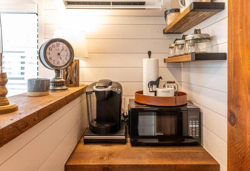 هاستل The Stable Tiny Container Home 12 Min To Magnolia