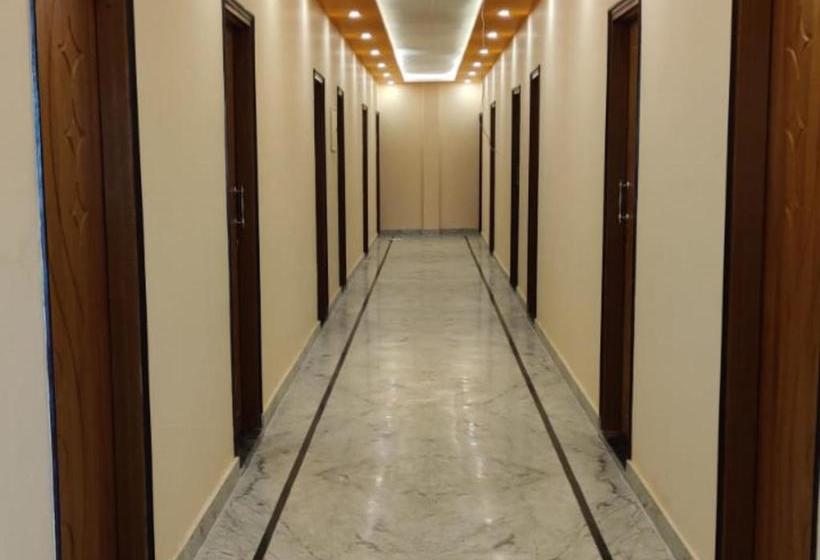 Отель Oyo 82206 Aditya Guest House