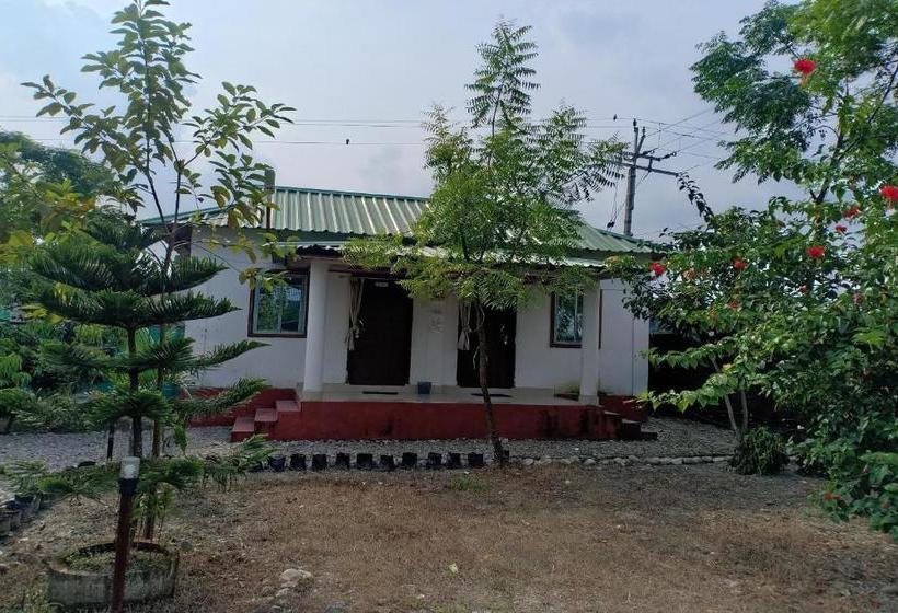 ホテル Oyo 82239 Gorumara Manna Resort