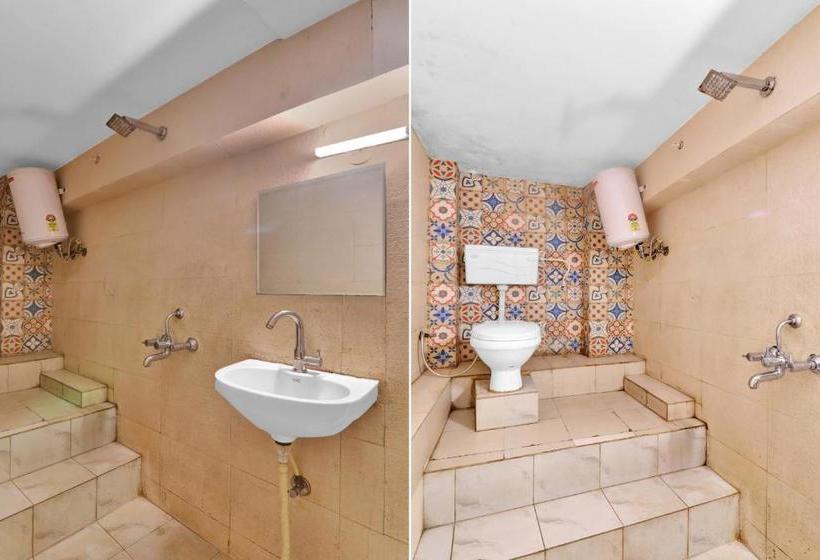 ホテル Oyo 82408 Sada Shiv Guest House