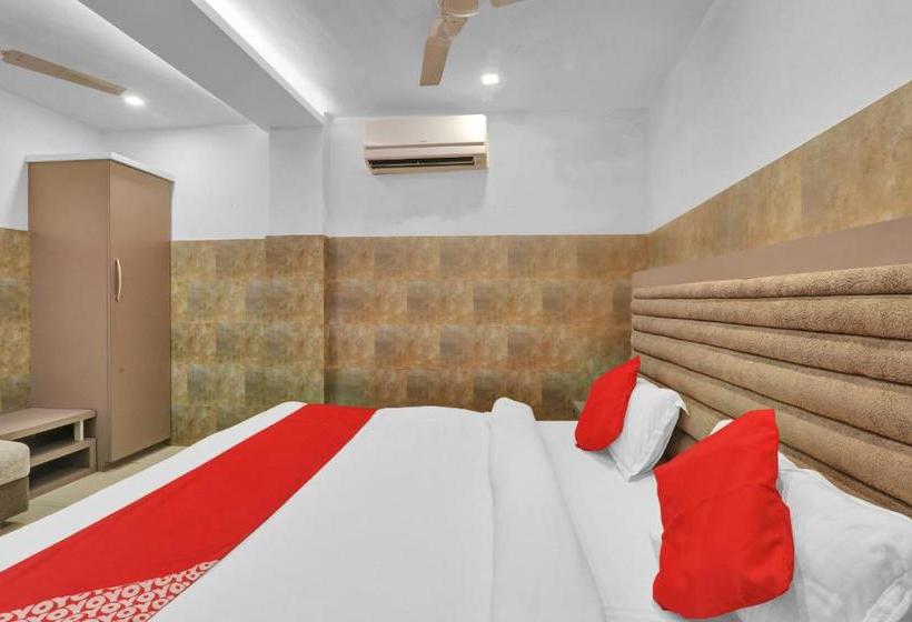 ホテル Oyo 82408 Sada Shiv Guest House