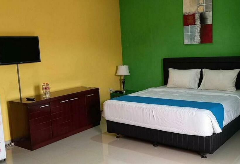 فندق Reddoorz Near Bandara Adi Soemarmo Solo