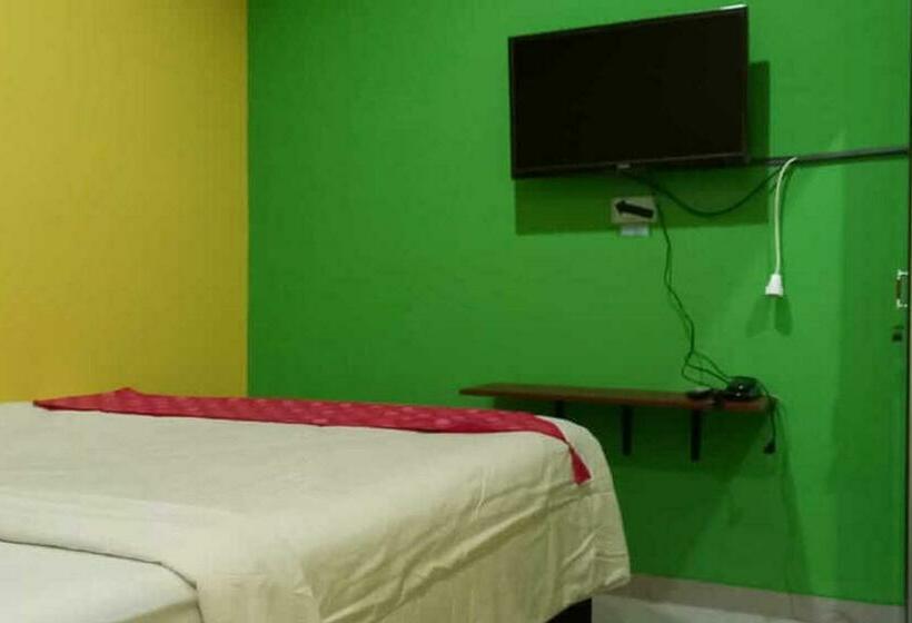 فندق Reddoorz Near Bandara Adi Soemarmo Solo