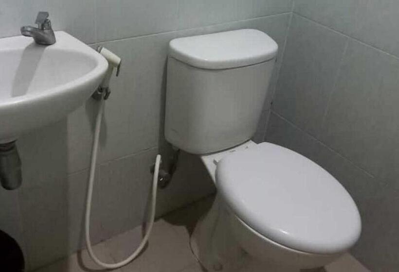 فندق Reddoorz Near Bandara Adi Soemarmo Solo