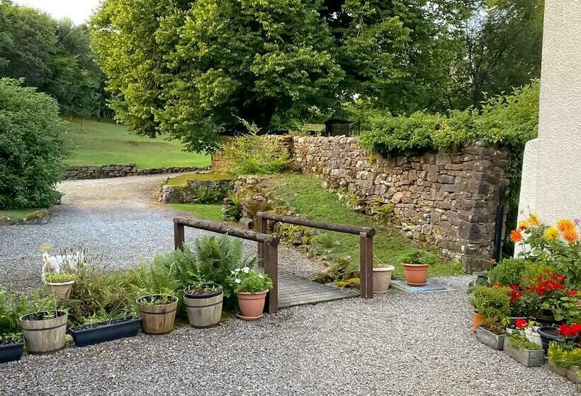 بنسيون Rowrah Hall