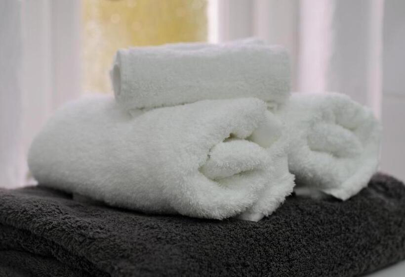 بنسيون Rowrah Hall