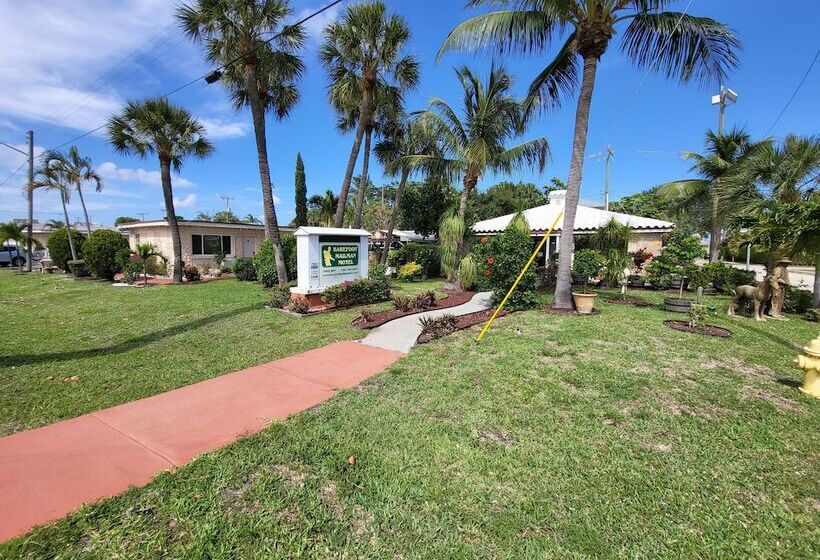 فندق Barefoot Mailman Inn & Suites