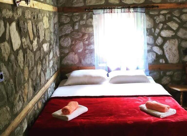 تختخواب و صبحانه Guest House Hyrmet Demushi