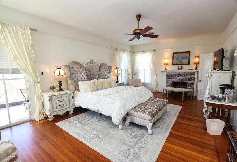 تختخواب و صبحانه Virginia Point Inn