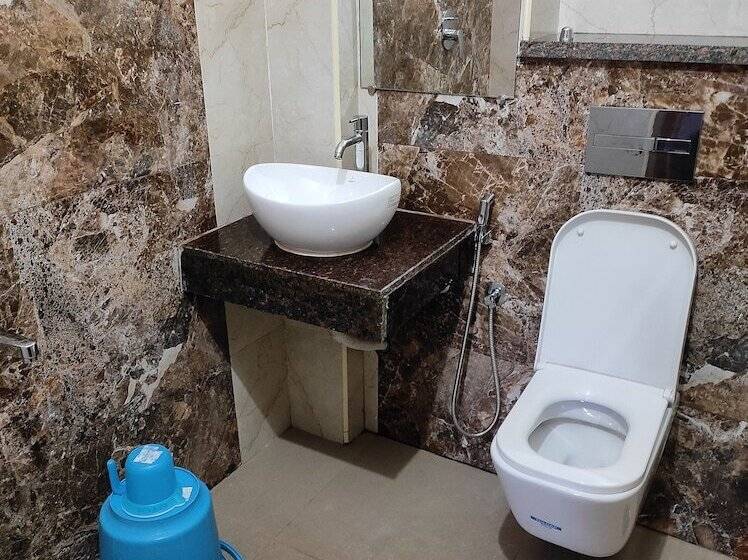 فندق Home Stay @ Kommiya Inn