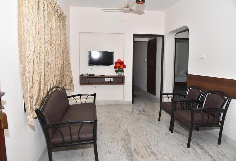 فندق Home Stay @ Kommiya Inn