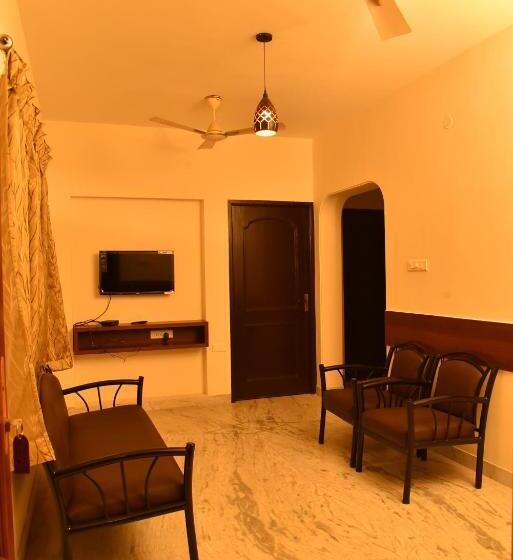فندق Home Stay @ Kommiya Inn