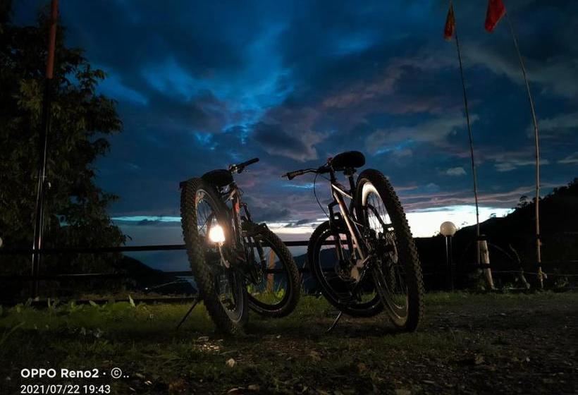 فندق Huts And Hats Resort