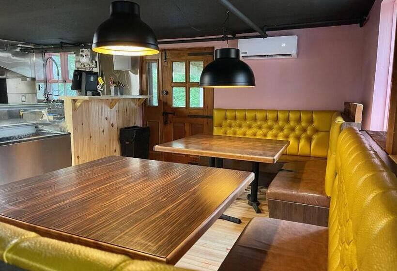 هتل Jaune Hôtel Boutique