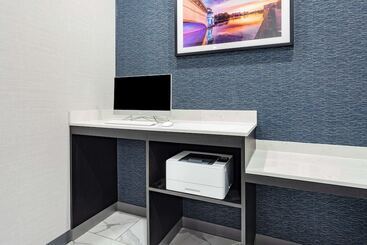 هتل Laquinta Suites By Wyndham South Bend Notre Dame Area