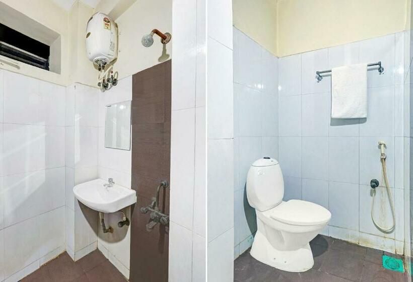Отель Oyo 81951 S B Lodge
