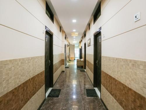 בית מלון כפרי Oyo 81988 Royal Inn