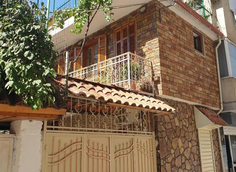 پانسیون Jordhani S House
