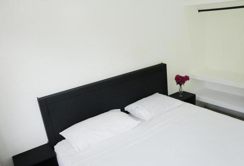 پانسیون Room In Guest Room   Double Room For A Couple