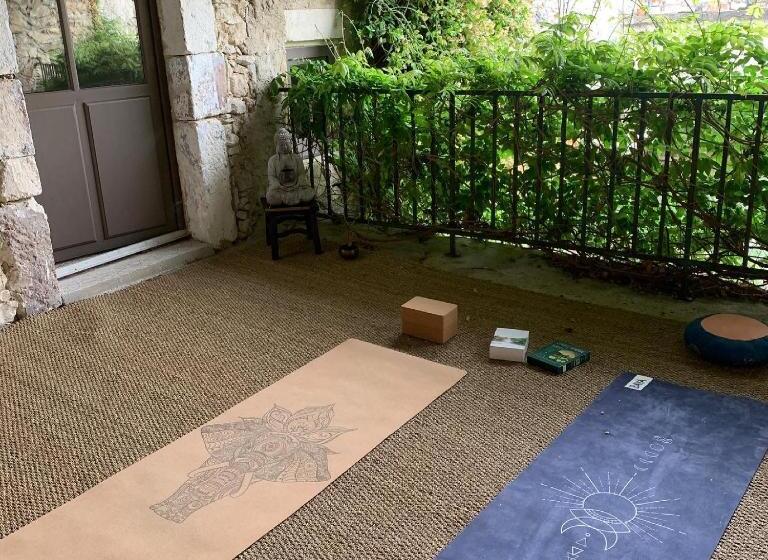住宿加早餐  La Magnanerie De Dions