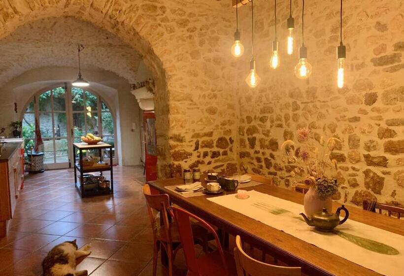 住宿加早餐  La Magnanerie De Dions