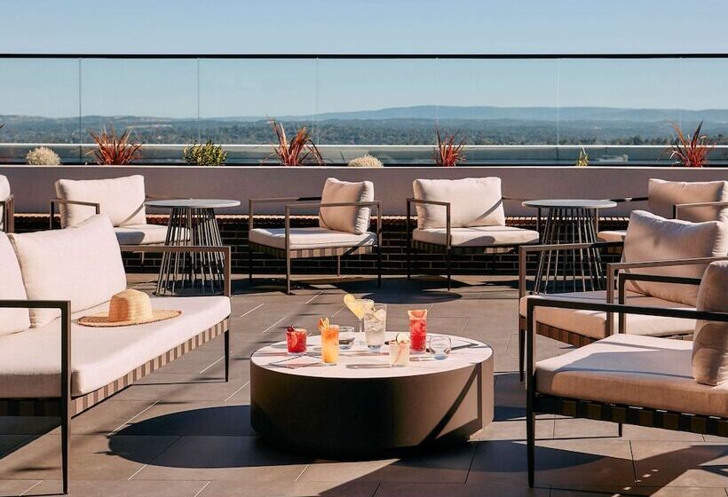 هتل Mercure Melbourne Doncaster