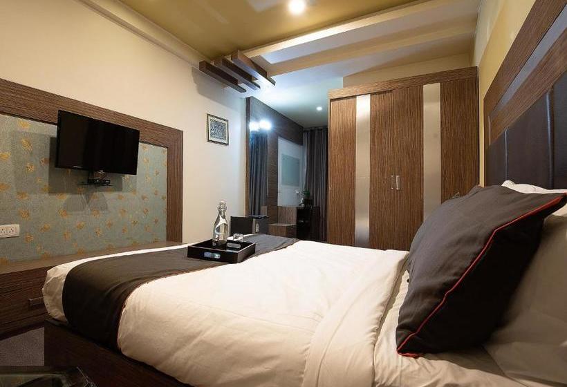 Hotel Townhouse 469 Royal King