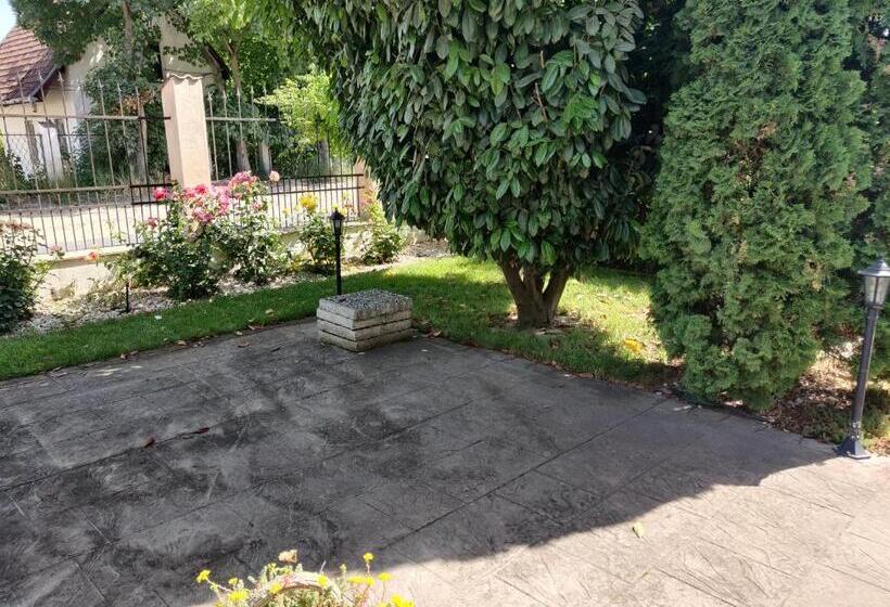 پانسیون Regent Garden