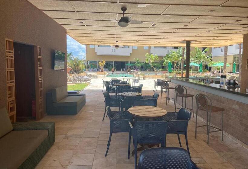 استراحتگاه Hot Beach Suites