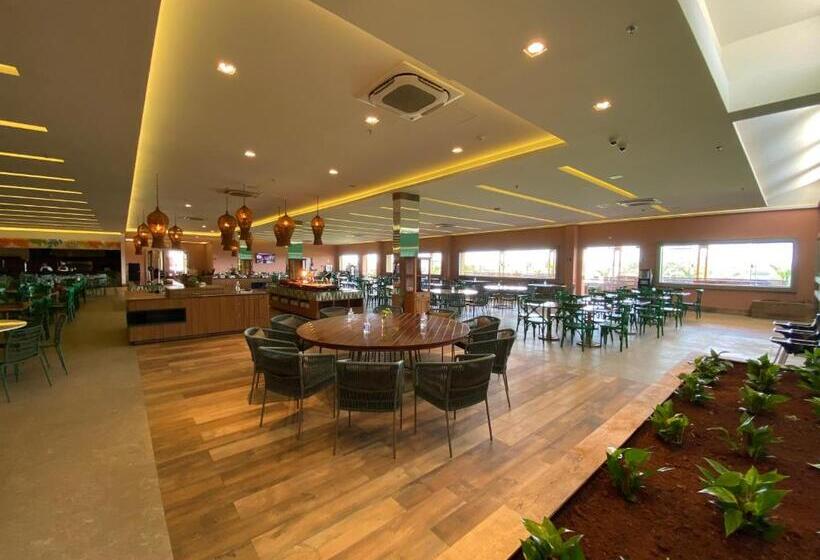 استراحتگاه Hot Beach Suites