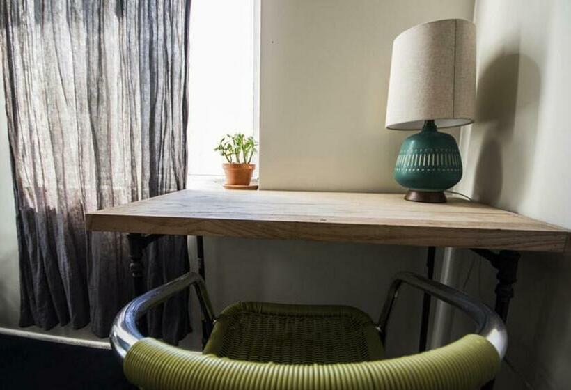 هاستل American Dream