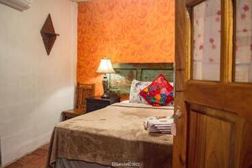 هاستل Hostal Koltin Suchitoto