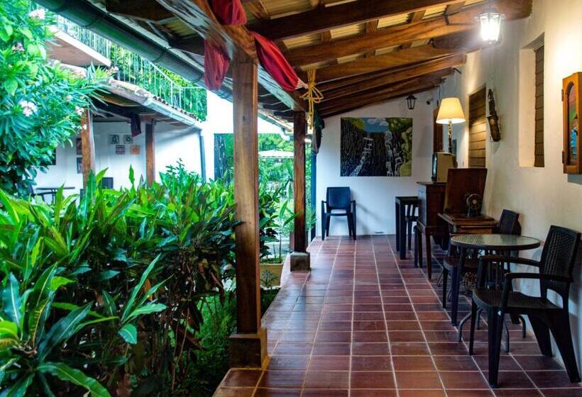 هاستل Hostal Koltin Suchitoto
