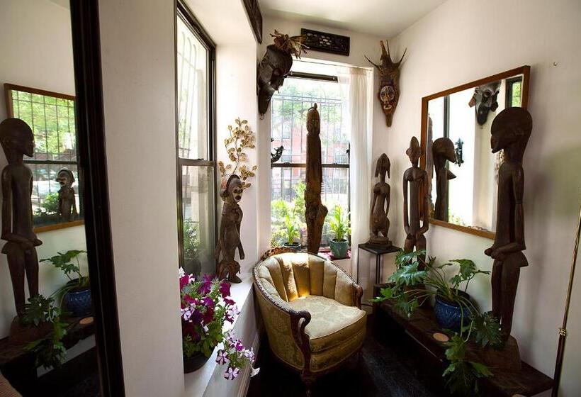 Отель The Gallery House