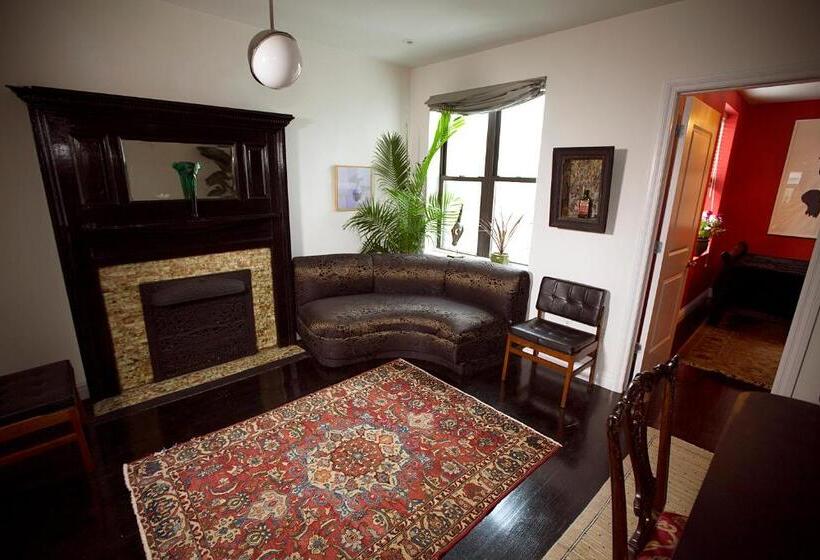 Отель The Gallery House