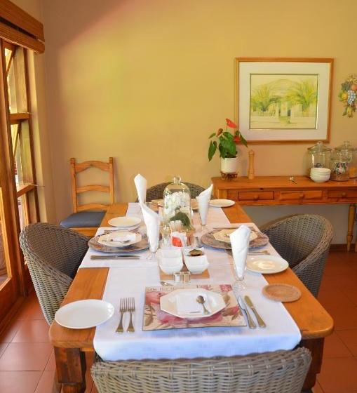بنسيون Dusk To Dawn Garden Court Burgersdorp
