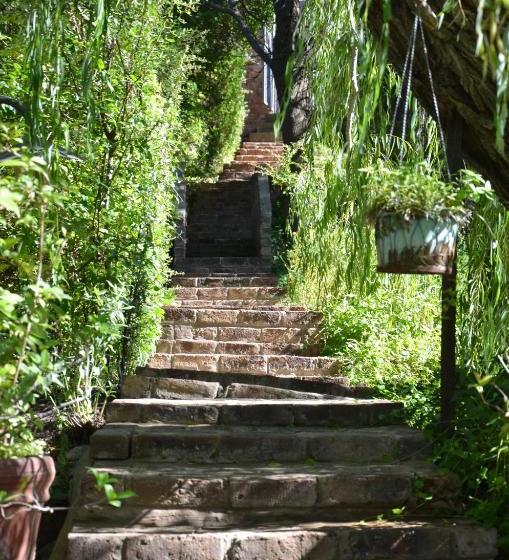 بنسيون Dusk To Dawn Garden Court Burgersdorp