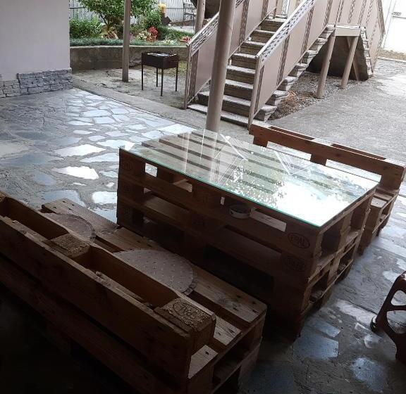 پانسیون Sisi Guest House