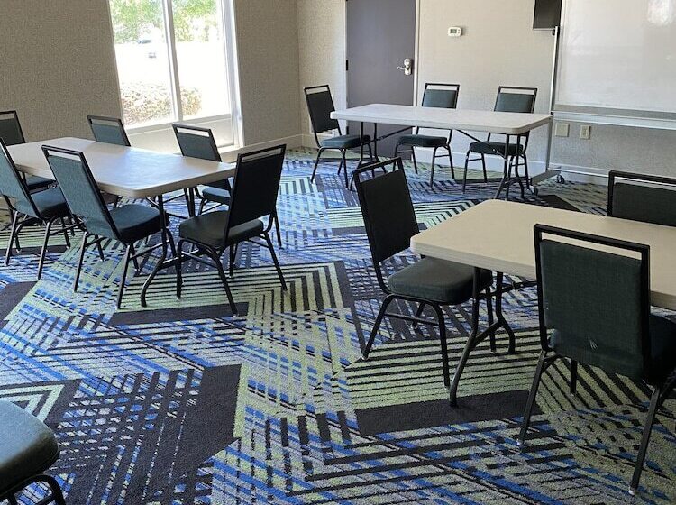 Holiday Inn Express Hotel & Suites Auburn University Area, An Ihg
