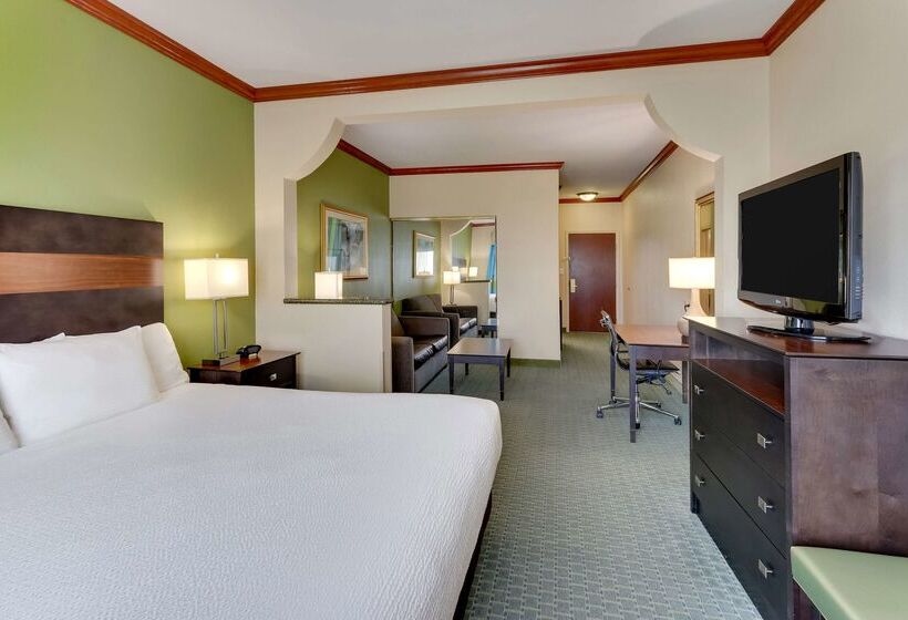هتل Comfort Inn & Suites