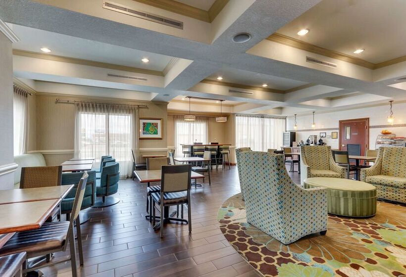 هتل Comfort Inn & Suites