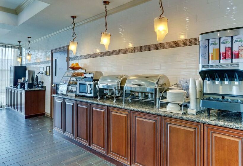 هتل Comfort Inn & Suites