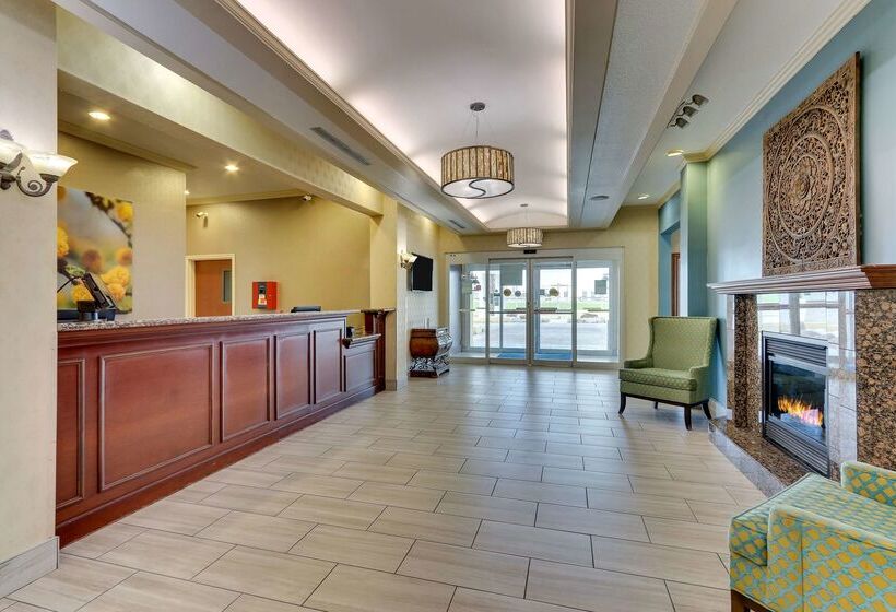 هتل Comfort Inn & Suites
