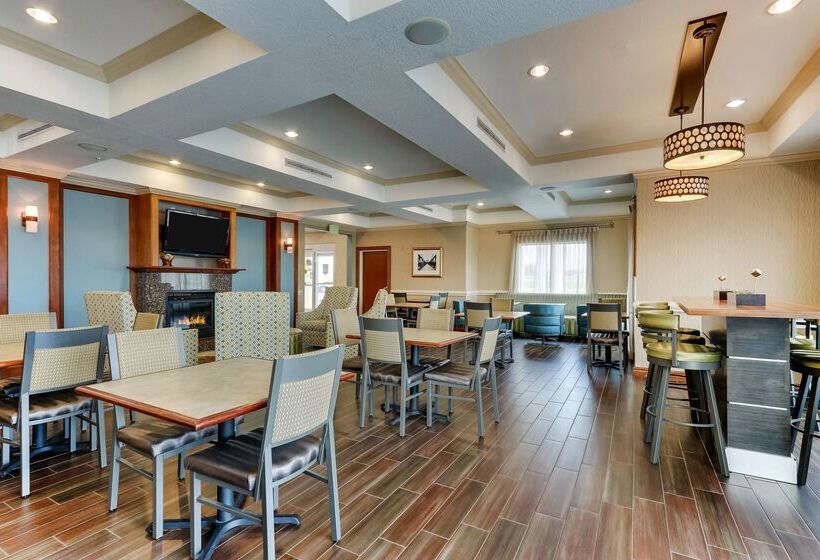 هتل Comfort Inn & Suites