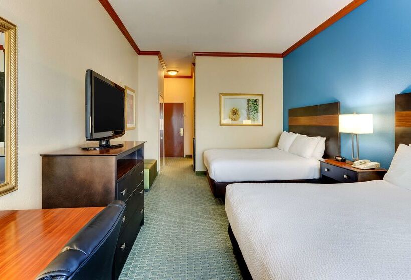 هتل Comfort Inn & Suites