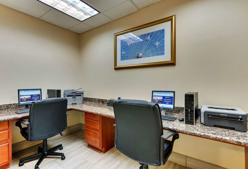 هتل Comfort Inn & Suites