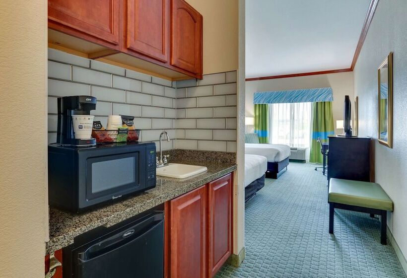 هتل Comfort Inn & Suites